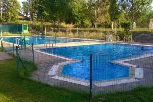 a large swimming pool with blue water in it at One bedroom property with wifi at Tubilla del Lago in Tubilla del Lago