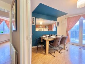 a dining room with a wooden table and chairs at Payler House Sheffield-WiFi -Large Parking Space-cozy 4 bedrooms in Sheffield