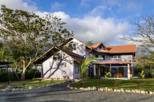 a house with a palm tree in front of it at Casa Morada in Antón
