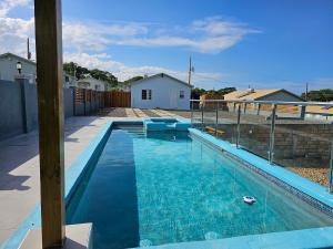 Bassein majutusasutuses Luxury Ocean View Villa with Backyard Pool või selle lähedal