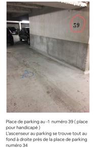 un estacionamiento con un garaje con un estacionamiento en Appartement Cosy Près de Paris avec vue sur la Tour Eiffel - Parking & Wifi, en Argenteuil