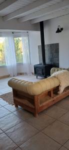 a living room with a bed and a fireplace at Casa de Balsa in Neuquén