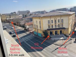 ブカレストにある2 Vis-a-Vis Studio - Gara de Nordの建物のある通りの空中