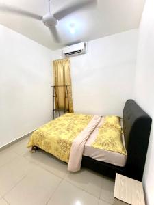a bedroom with a bed in a room at Damai Homestay Kuala Krai in Kuala Kerai