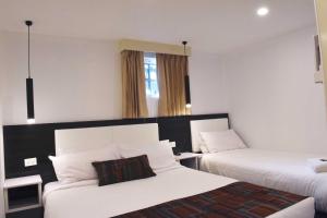 Katil atau katil-katil dalam bilik di Buckingham Apartments +24 gambar