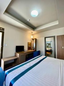 Postel nebo postele na pokoji v ubytování Rum Vang Hotel Da Lat