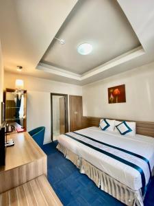 Postel nebo postele na pokoji v ubytování Rum Vang Hotel Da Lat