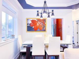 Fotografie z fotogalerie ubytování Free Breakfast 3BR Oasis Minutes From Downtown Metrotown v destinaci Burnaby