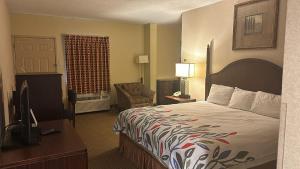Säng eller sängar i ett rum på Americas Best Value Inn - Tunica Resort