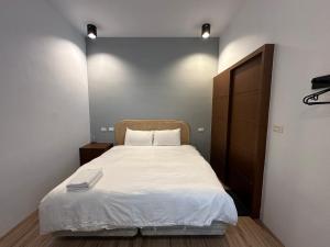 Postel nebo postele na pokoji v ubytování Snore Inn