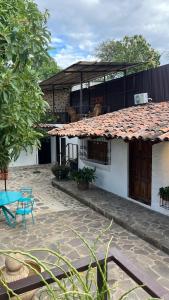 a building with a patio with a blue table at Donde Polo Hostal in Suchitoto