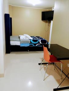 a bedroom with a bed and a desk and a chair at HOSTAL TOSCANO SUITES in El Tambo +27 photos