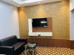 Μια τηλεόραση ή/και κέντρο ψυχαγωγίας στο Hotel Nishi Balasore