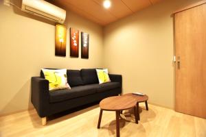 Tamatsukan 玉津館, Detached Hse, JR Tsuruhashi 7min, Kansai Airport 關西空港 57 mins, Namba 6 mins, Nihonbashi 4 mins, Universal Studio 37 mins, Nara 30 mins, Early Check In的休息区