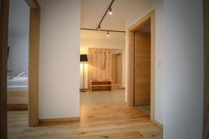 Postel nebo postele na pokoji v ubytování WOLF Apartments Padaun