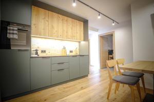 Kuchyň nebo kuchyňský kout v ubytování WOLF Apartments Padaun