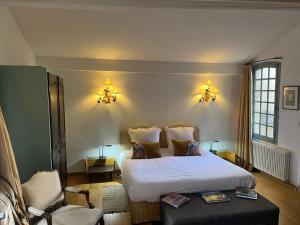 a hotel room with a bed and a chair at Face au Palais in Avignon