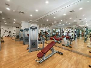 Fitness centrum a/nebo fitness zařízení v ubytování Silkhaus spacious studio in Boulevard Central with gym & pool