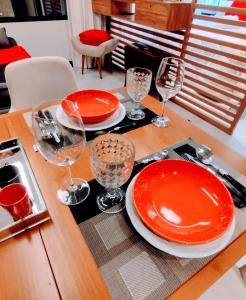 Foto da galeria de Hotel MRC PINHEIROS- The Best Excellence Duplex Studio - Red Velvet Deluxe Edition - First Class - By LuXXoR em São Paulo