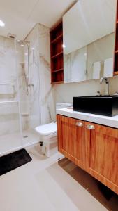 Foto da galeria de Hotel MRC PINHEIROS- The Best Excellence Duplex Studio - Red Velvet Deluxe Edition - First Class - By LuXXoR em São Paulo