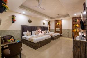 Postel nebo postele na pokoji v ubytování Hotel Mahajan International, Delhi Airport