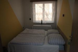 Postel nebo postele na pokoji v ubytování ATC Kemp Kajlovec