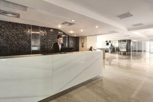 Ο χώρος του λόμπι ή της ρεσεψιόν στο Beach Resort Green Bay