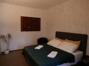 Postel nebo postele na pokoji v ubytování Hotel Radnice