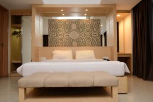 Postel nebo postele na pokoji v ubytování Metland Hotel Cirebon + 37 fotografií