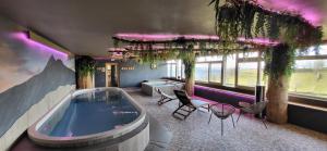 Fotografie z fotogalerie ubytování Logis Hôtel Restaurant & Spa les Remparts v destinaci Salers