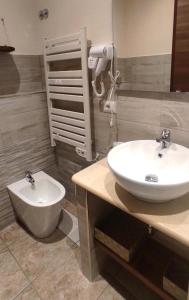 a bathroom with a sink and a toilet at Il Corbezzolo in Ripatransone