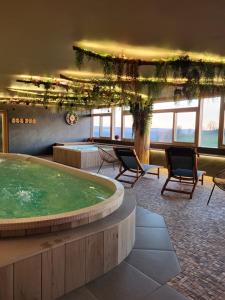 Fotografie z fotogalerie ubytování Logis Hôtel Restaurant & Spa les Remparts v destinaci Salers