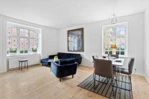 Ruang duduk di Come Stay Charming 2 BR - Near Frederiksberg