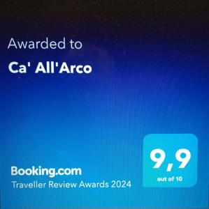 威尼斯的住宿－Ca' All'Arco，一个蓝色文本框,上面的单词被授予ca所有区域