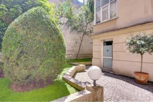 Vonkajšia záhrada v ubytovaní Modern & colourful 3BD for 9 guests in Le Marais!