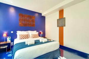 Posteľ alebo postele v izbe v ubytovaní Modern & colourful 3BD for 9 guests in Le Marais!