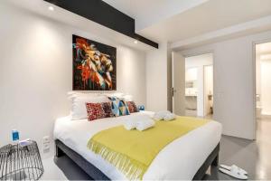 Posteľ alebo postele v izbe v ubytovaní Modern and huge 3BD for 10 guests in Le Marais!