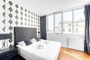 Posteľ alebo postele v izbe v ubytovaní Huge and bright 4BD for 10 guests Sacre-Coeur
