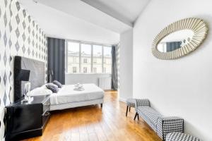 Posteľ alebo postele v izbe v ubytovaní Huge and bright 4BD for 10 guests Sacre-Coeur