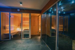 a bathroom with a shower and a bed in a room at Terra-Beka Lodge in La Chapelle-dʼAbondance +73 photos