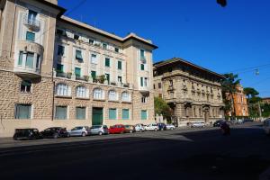 Budova, kde se hotel nachází + 10 fotografií