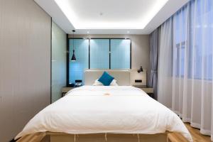 Postelja oz. postelje v sobi nastanitve Warm Yes Business Hotel -Free shuttle bus during the Canton Fair