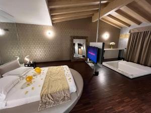 Postel nebo postele na pokoji v ubytování OneMhotel