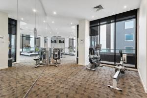 Central Southbank 1-Bed Apartment tesisinde fitness merkezi ve/veya fitness olanakları