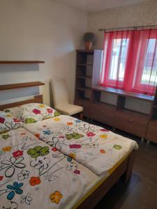 Posteľ alebo postele v izbe v ubytovaní Ferienhaus Judit + 31 fotografií