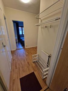 a hallway of an apartment with a room with wooden floors at Lugn och skön lägenhet centralt. in Gothenburg