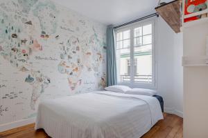 a bedroom with a map of the world on the wall at Paris Trocadero Elegant Residence in Paris