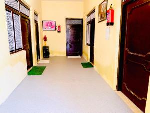 Fotografie z fotogalerie ubytování Hotel O Vrindavan guest house v destinaci Dādri