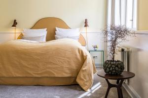 a bedroom with a large bed and a table at Molskroen in Ebeltoft