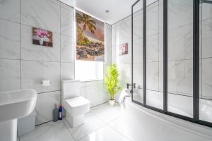 Ένα μπάνιο στο *RB10W* For your most relaxed & Cosy stay + Free Parking + Free Fast WiFi *
